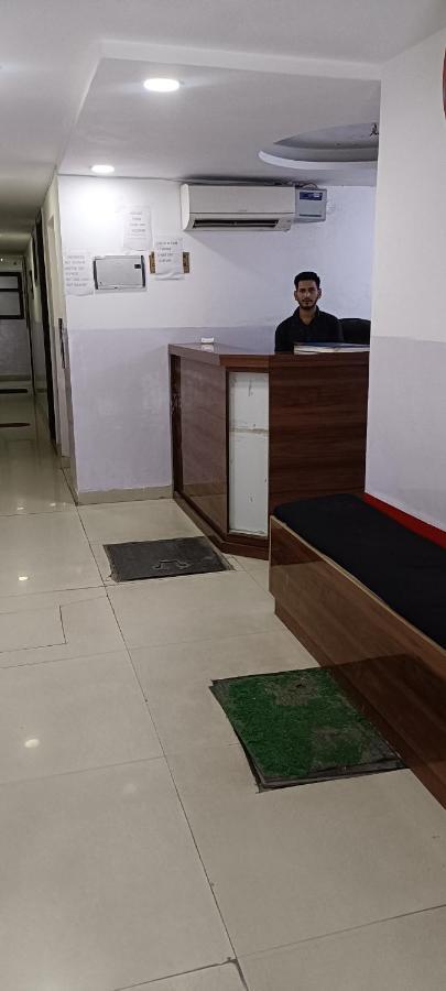 Hotel Cozy Cave Near Igi Airport Delhi Új-Delhi Kültér fotó