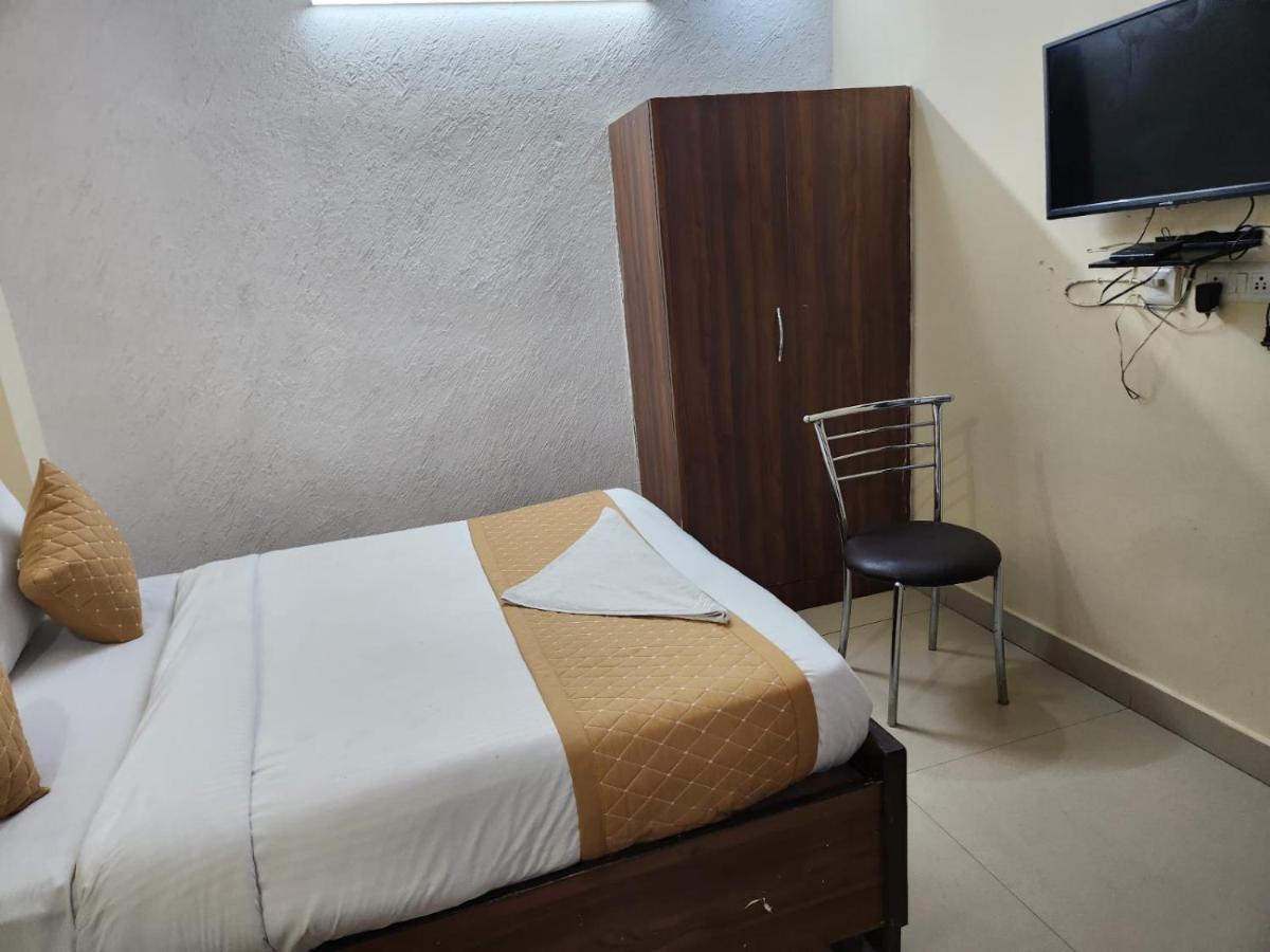 Hotel Cozy Cave Near Igi Airport Delhi Új-Delhi Kültér fotó
