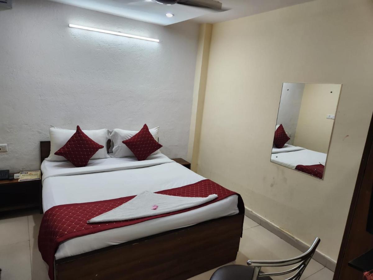 Hotel Cozy Cave Near Igi Airport Delhi Új-Delhi Kültér fotó