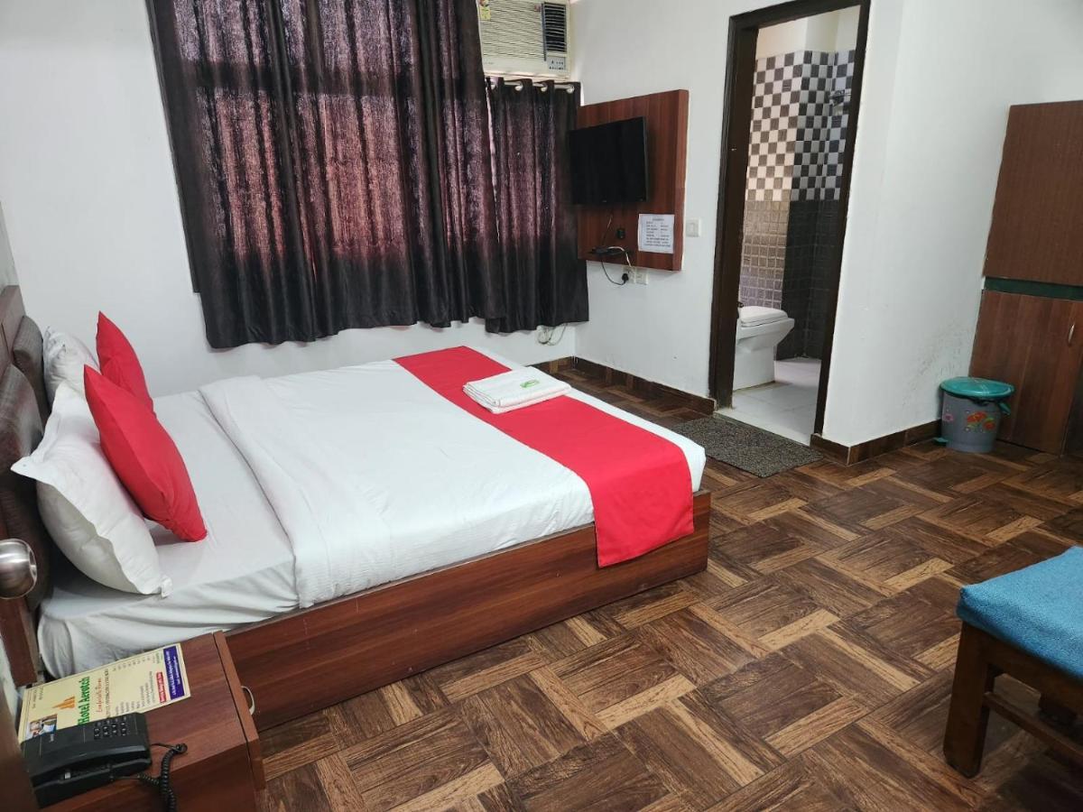 Hotel Cozy Cave Near Igi Airport Delhi Új-Delhi Kültér fotó