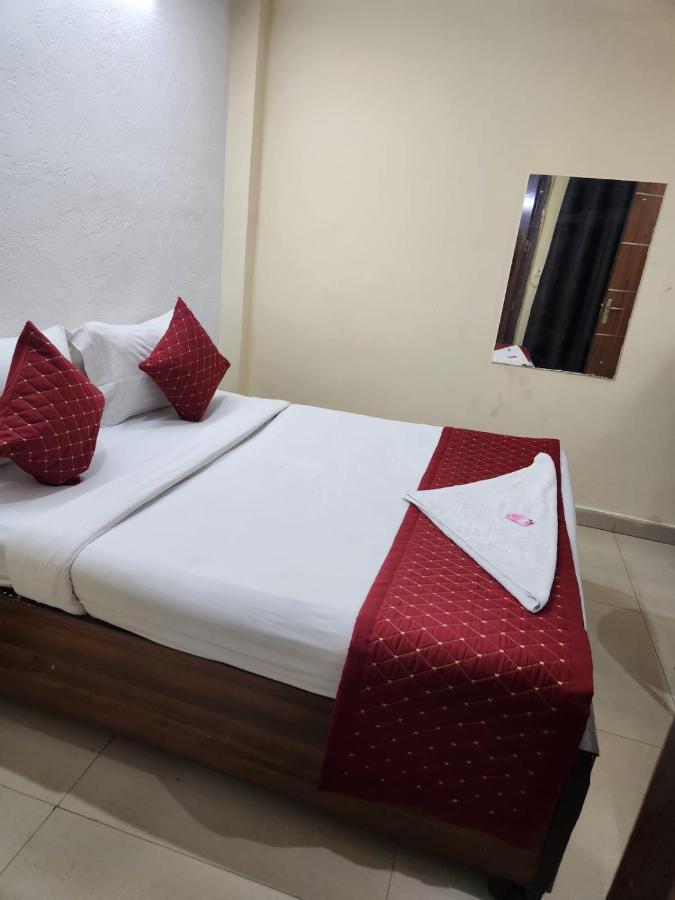 Hotel Cozy Cave Near Igi Airport Delhi Új-Delhi Kültér fotó
